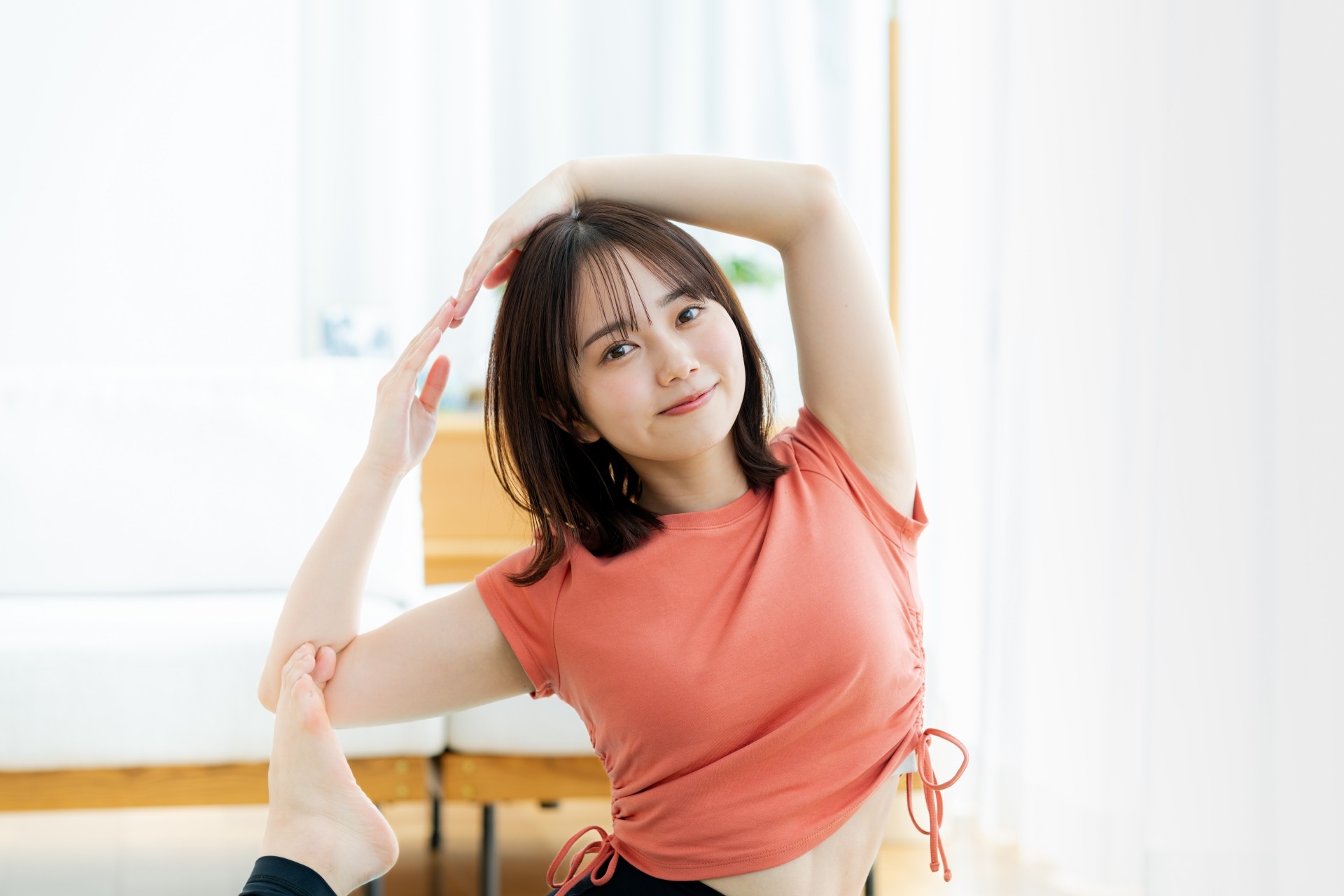 猫背の人がやりがちなNG姿勢とは?ピラティスで見直そう