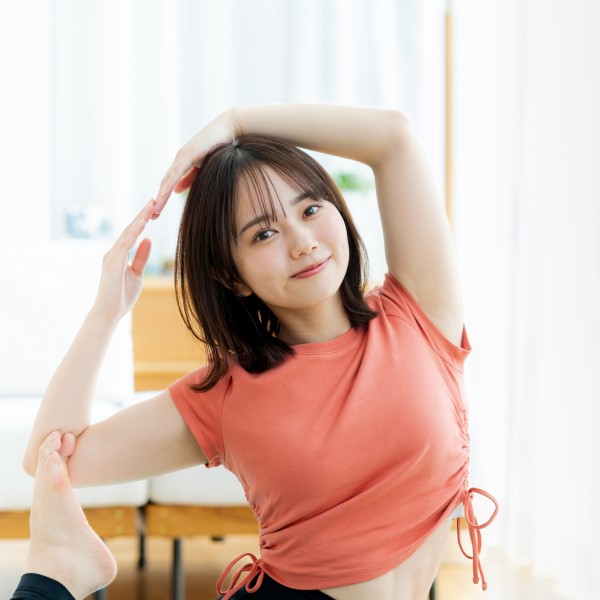 猫背の人がやりがちなNG姿勢とは？ピラティスで見直そう