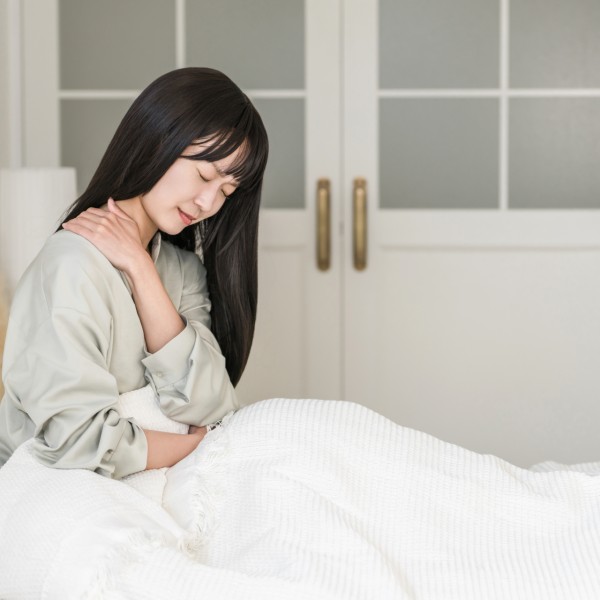 肩に力が入りやすい人へ！ピラティスで学ぶ自然な脱力