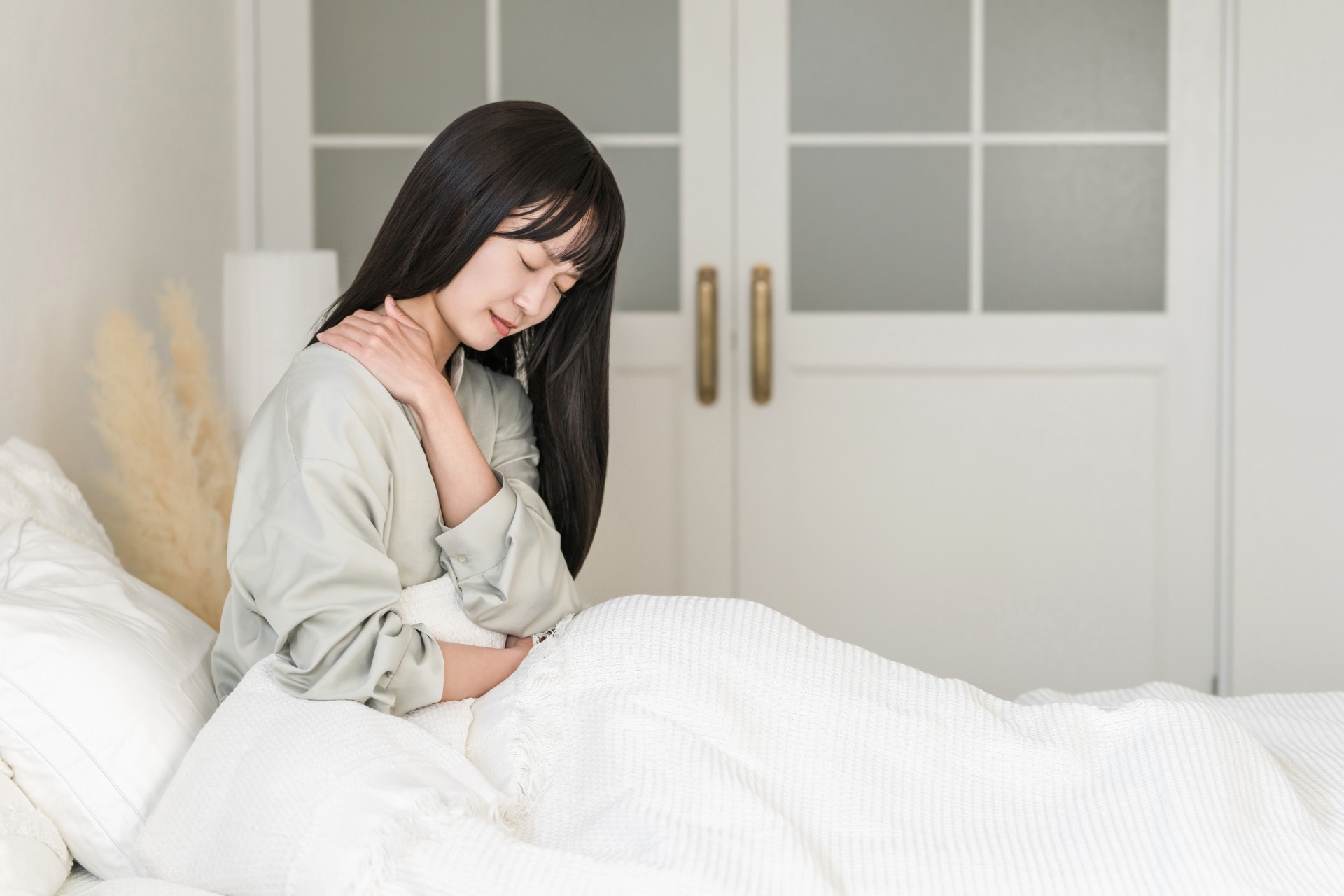 肩に力が入りやすい人へ！ピラティスで学ぶ自然な脱力